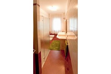 Italia Privát Sottomarina, Exteriorul